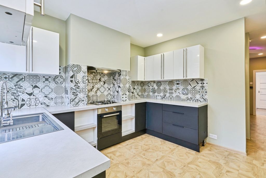 Property photo 2 of 19 Pbox-Img.Jpg