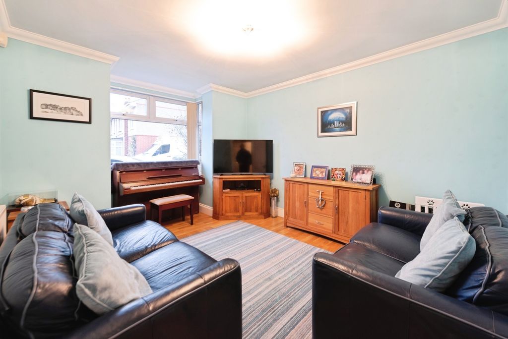 Property photo 3 of 19 Photo