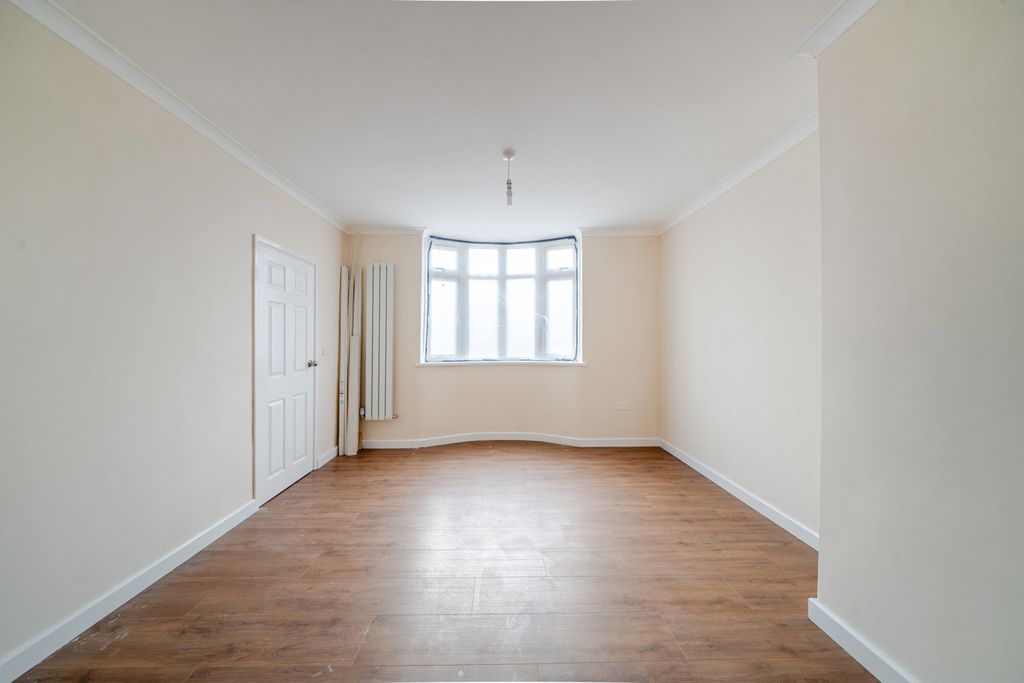 Property photo 2 of 20 1334570-1-689c5A6...