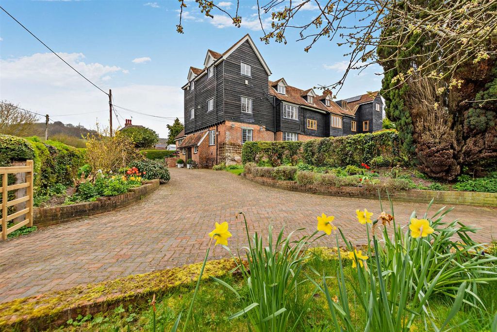 Property photo 1 of 25 Front External