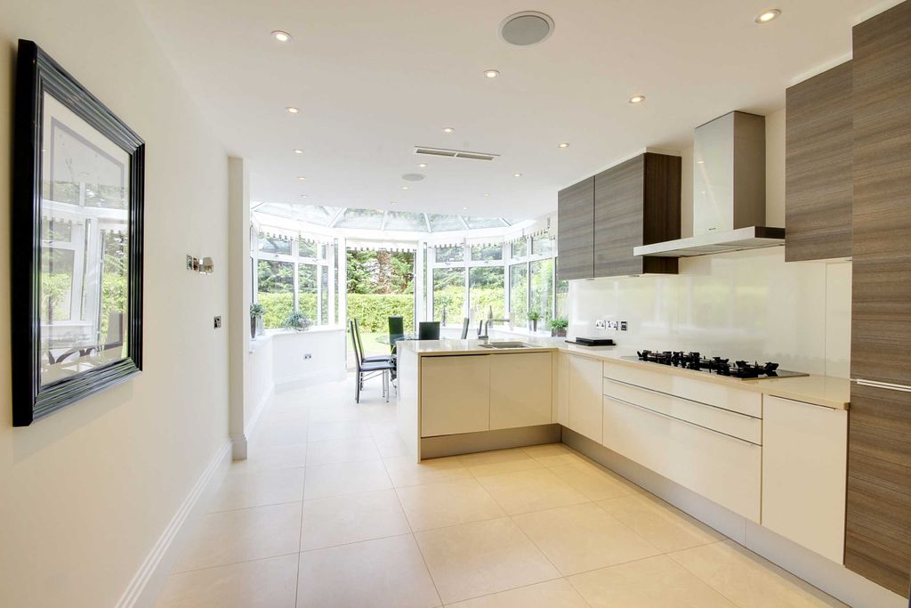 Property photo 2 of 11 Photo