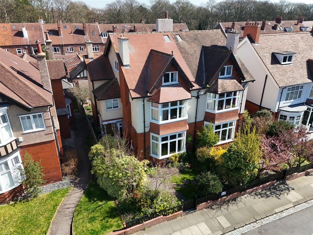 Property photo 1 of 28 Externally