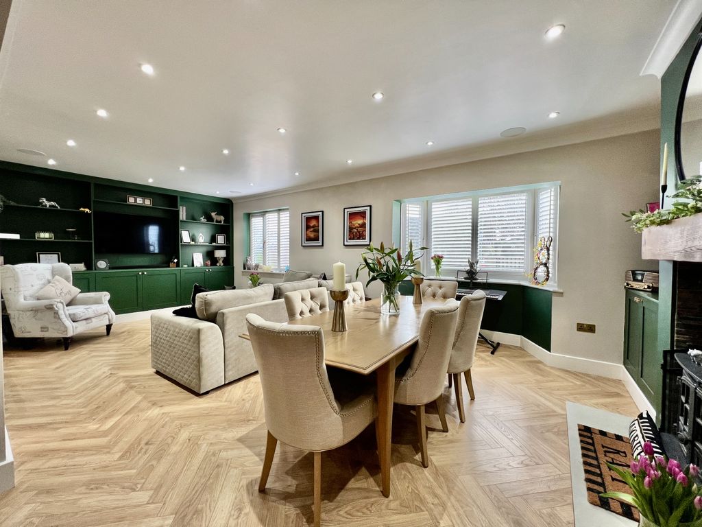 Property photo 2 of 24