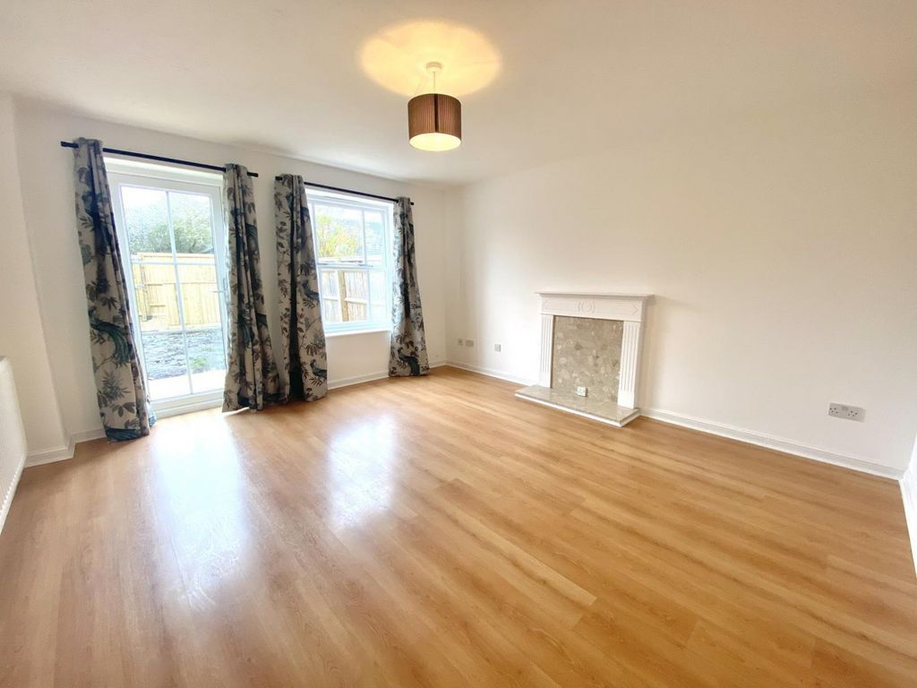 Property photo 3 of 10 Sitting Room