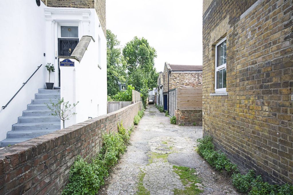 Property photo 1 of 4