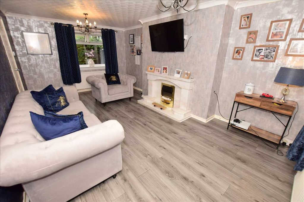 Property photo 2 of 15 Lounge