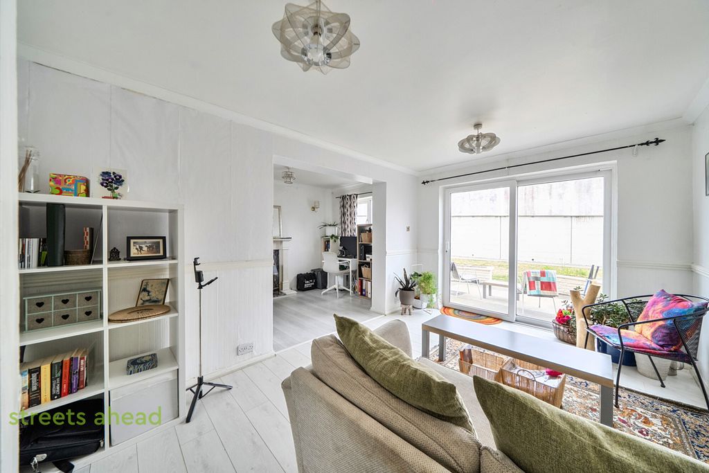 Property photo 3 of 22 8Ca932B7-4A19-496...