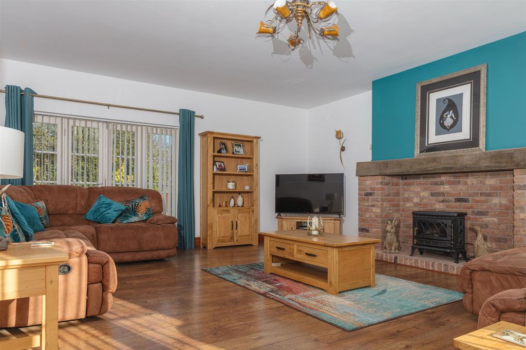 Property photo 3 of 10 Photo 2