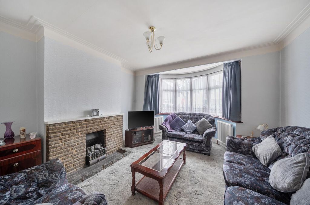 Property photo 2 of 14 Davidson Frost-Wellings, Dfw, Uppingham Avenue, Li