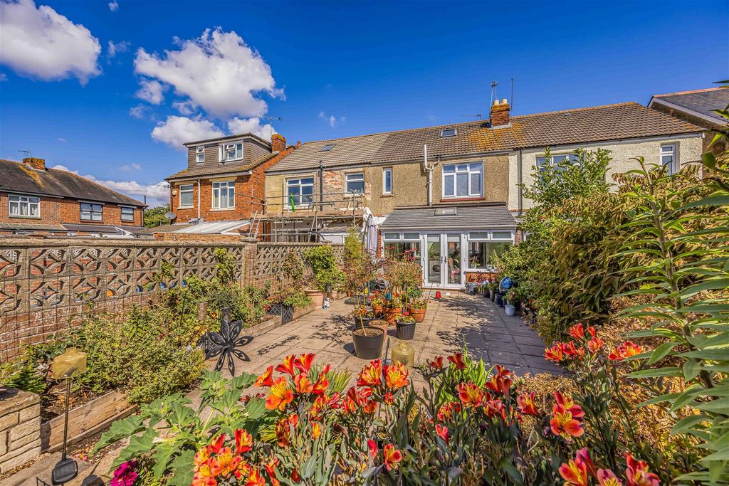 Property photo 3 of 21 4 Wesley Grove, Copnor-Small-Porticomarketing-Sold