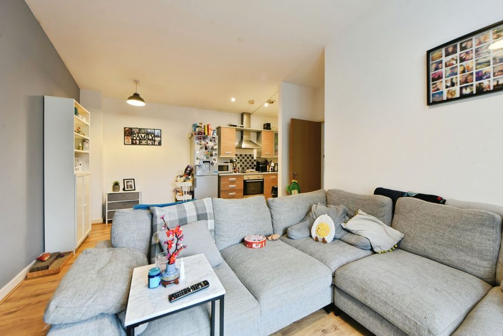 Property photo 3 of 18 Living Room