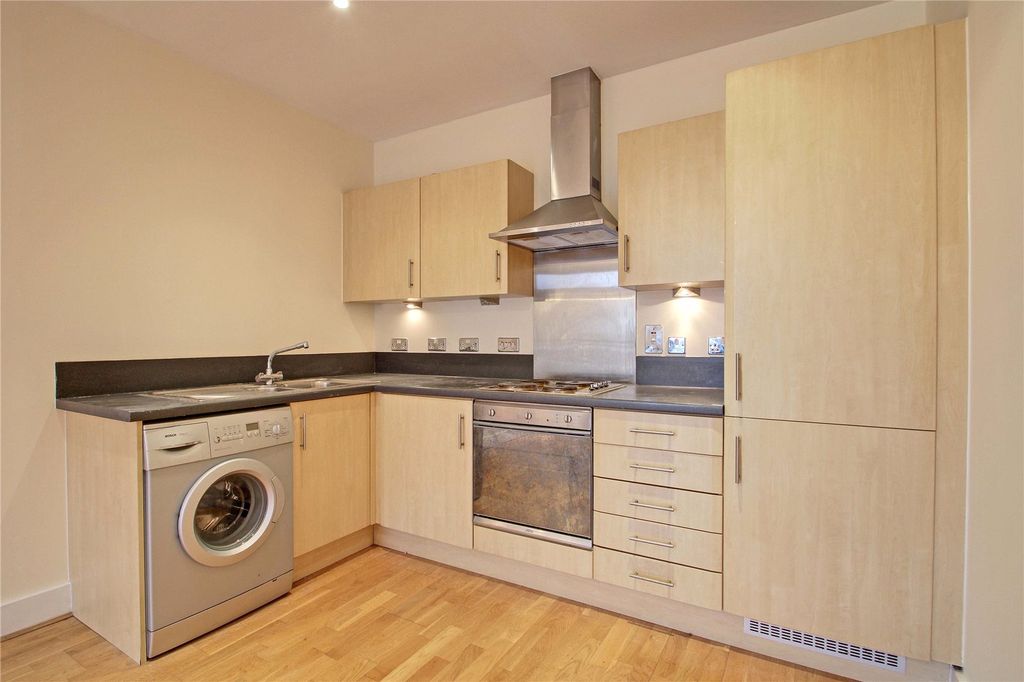 Property photo 3 of 8 Picture No. 20