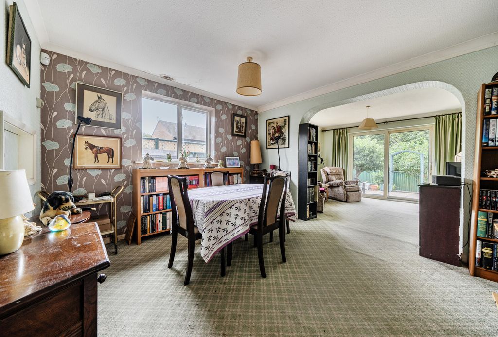 Property photo 3 of 18 Sitting/Dining Room