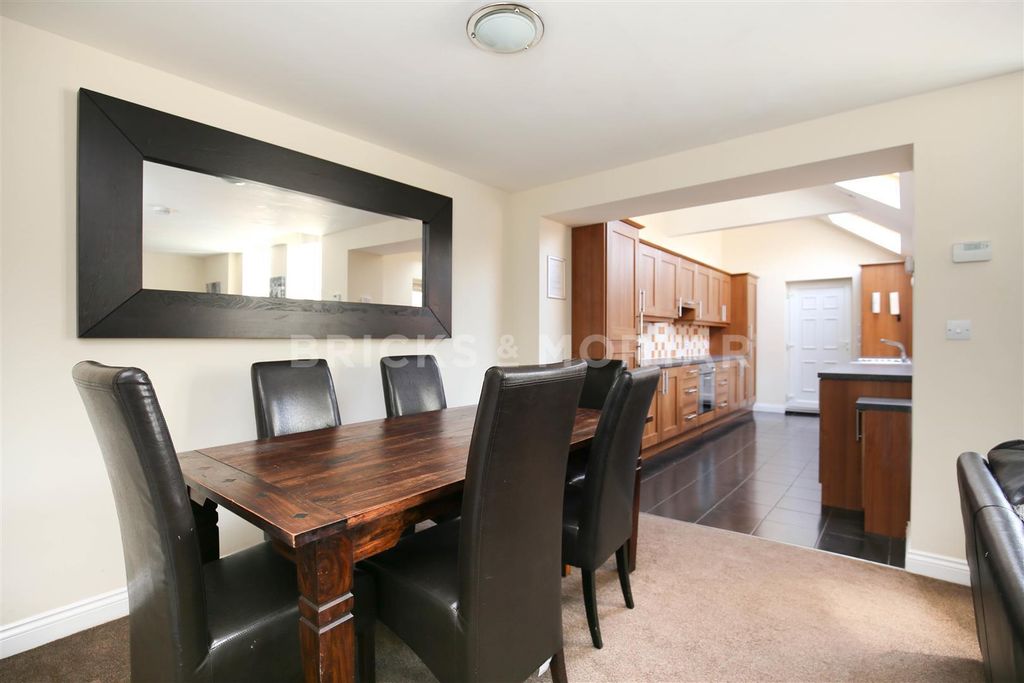 Property photo 3 of 17 Bcpprs-Qqr12E2Bj1Yhppamvfnw.Jpg