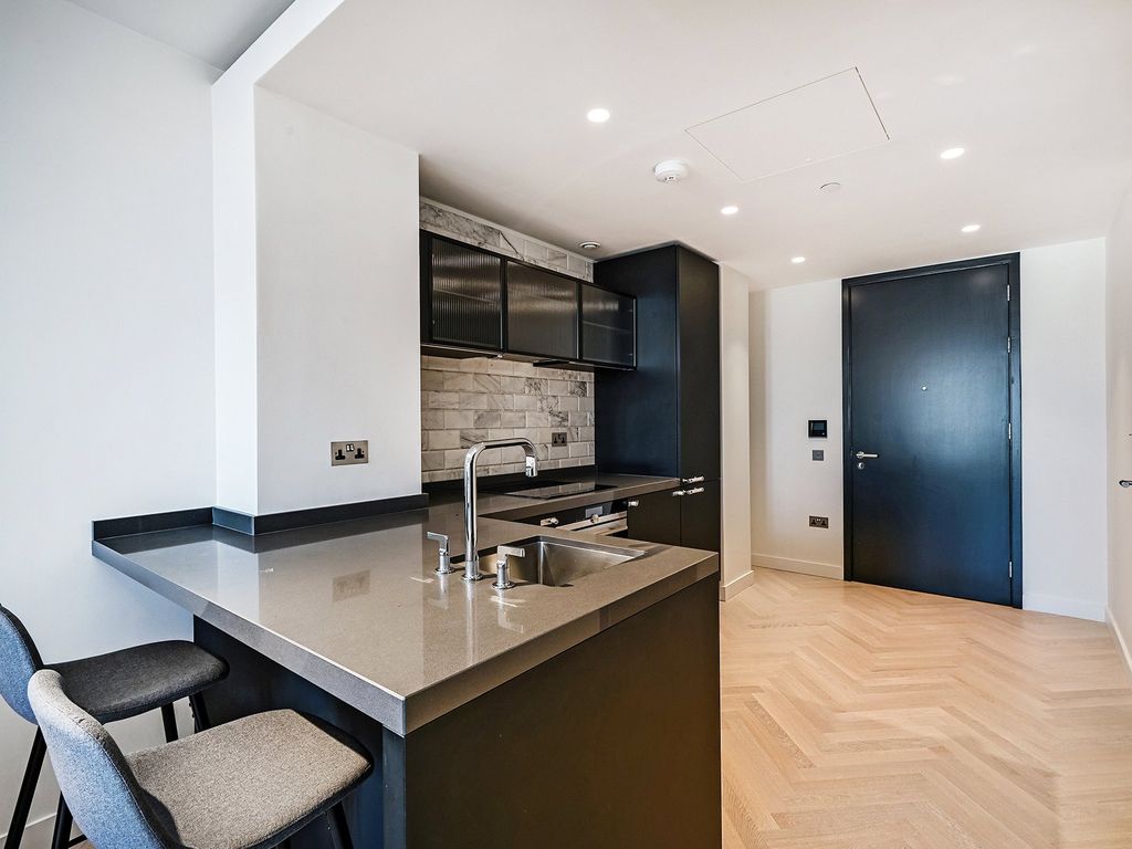 Property photo 2 of 13 One Crown Place