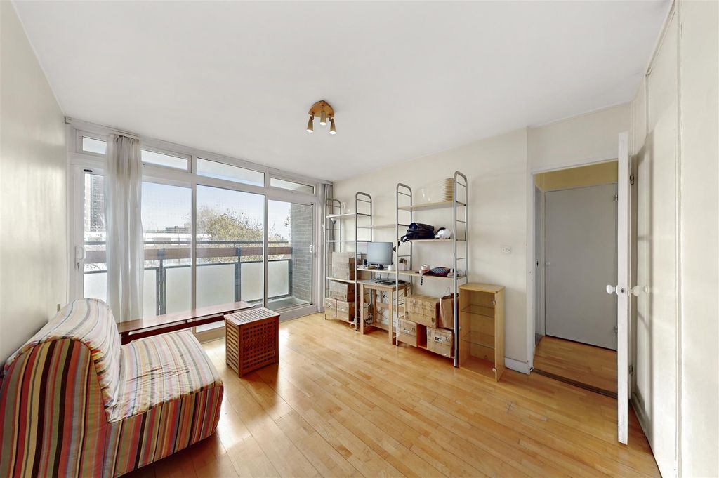 Property photo 1 of 15 Flat 12, Cuff Point - 0Ptj7Fnwmcjyv04H50Wn.Jpg