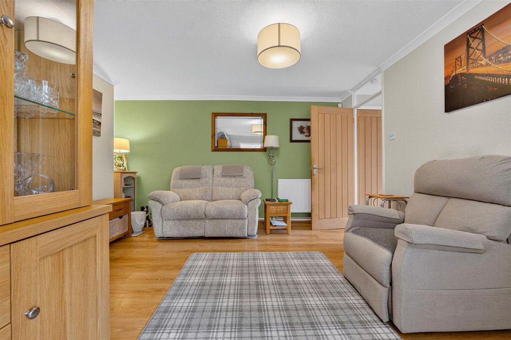 Property photo 3 of 25