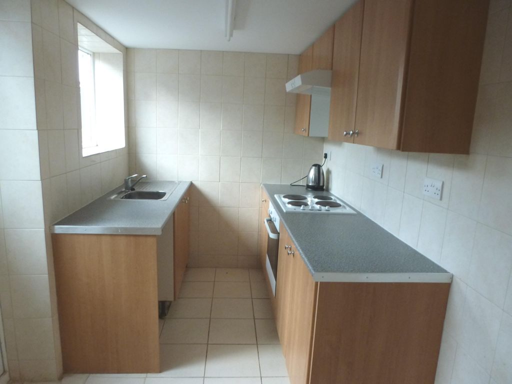 Property photo 3 of 7 Kitchen