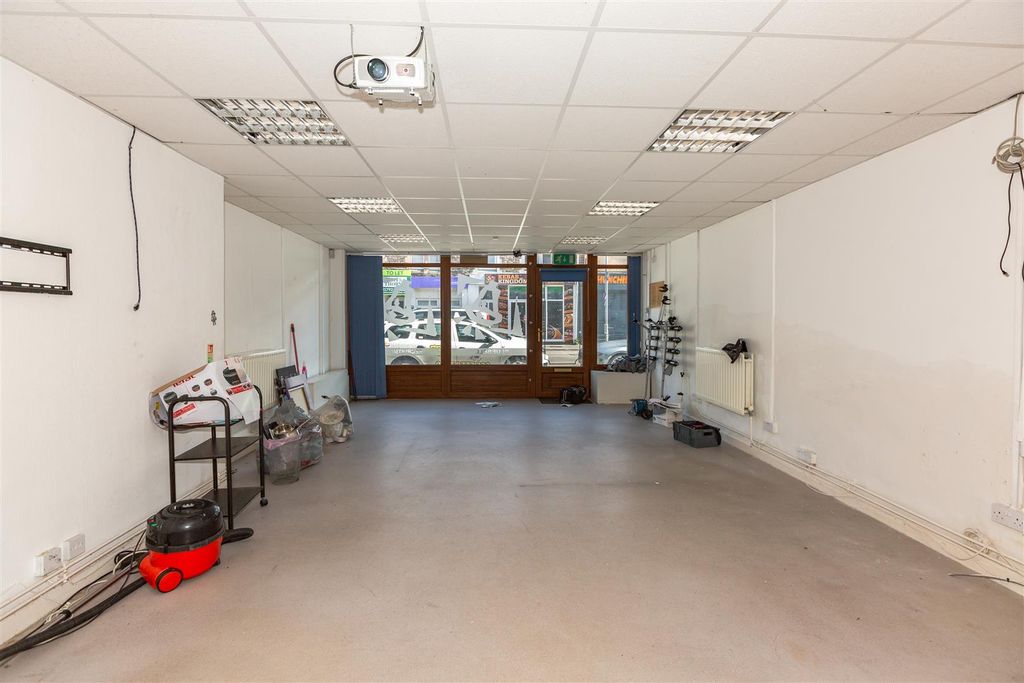 Property photo 2 of 25