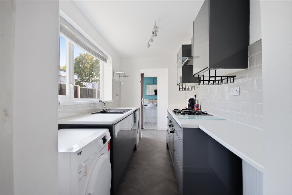 Property photo 3 of 14 Kitchen