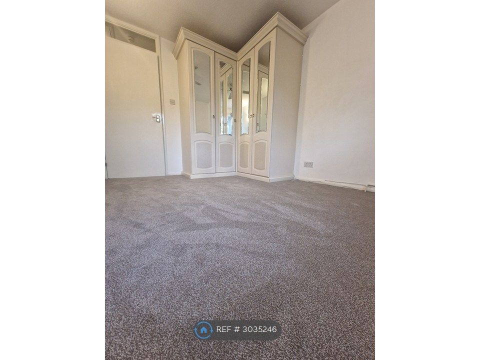 Property photo 3 of 9 Bed Room