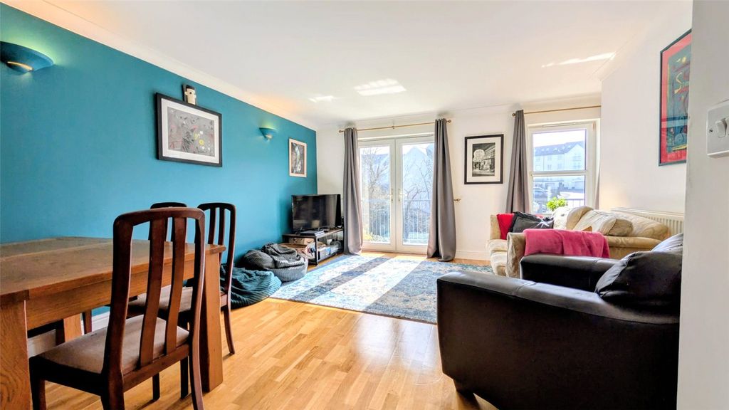 Property photo 3 of 42 Picture No. 04