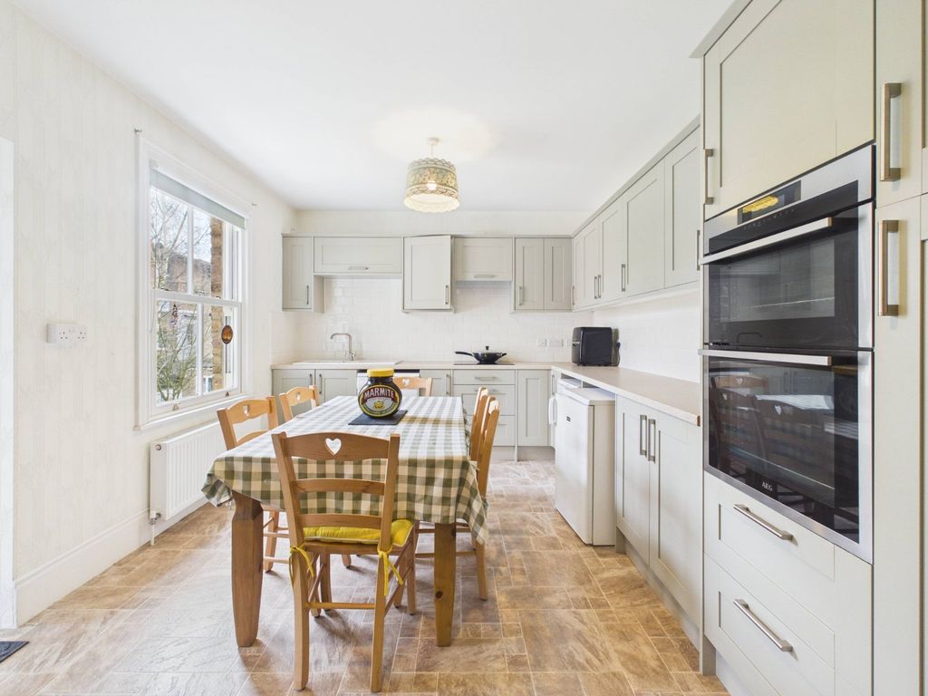 Property photo 3 of 14 Kitchen