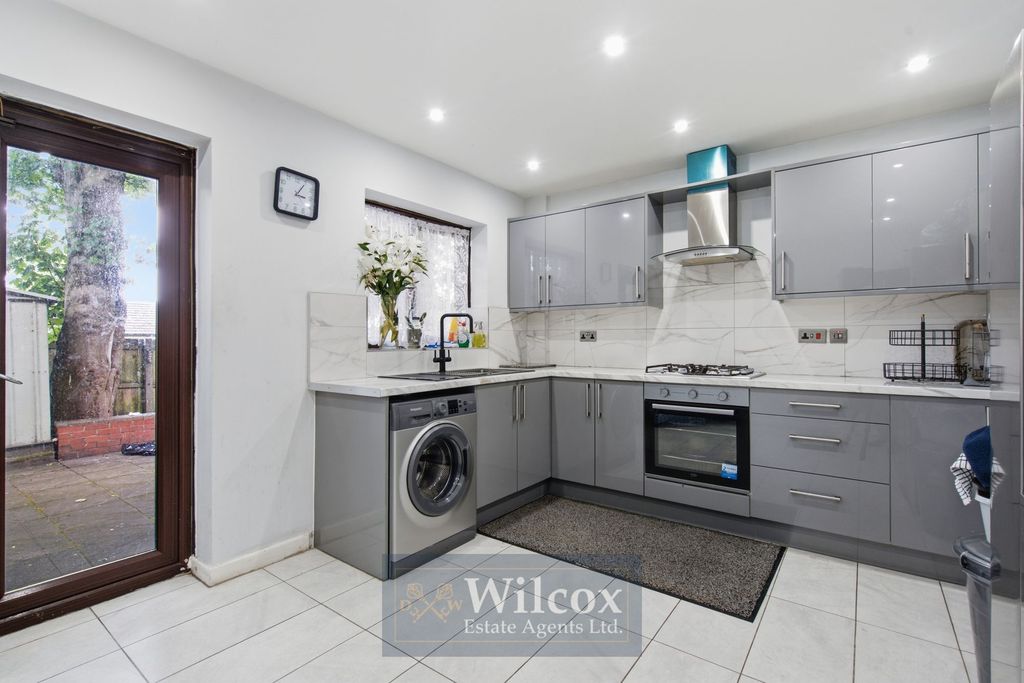 Property photo 3 of 18