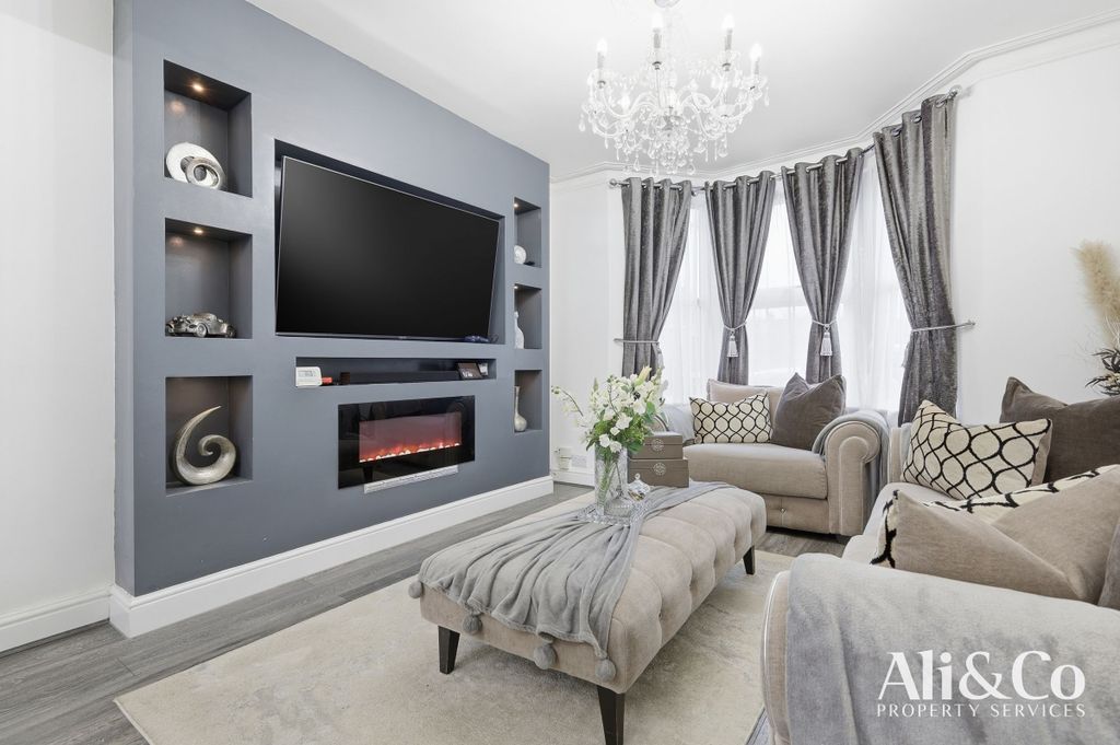 Property photo 2 of 24