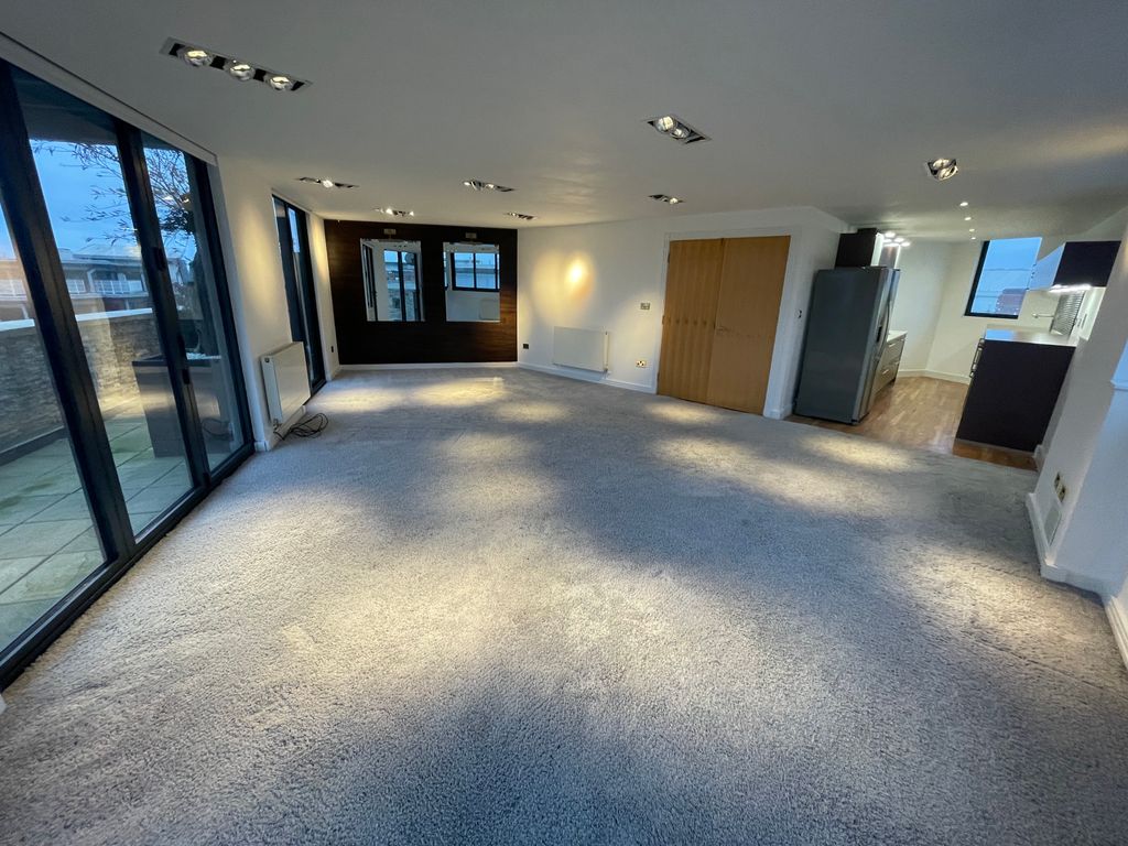 Property photo 2 of 28