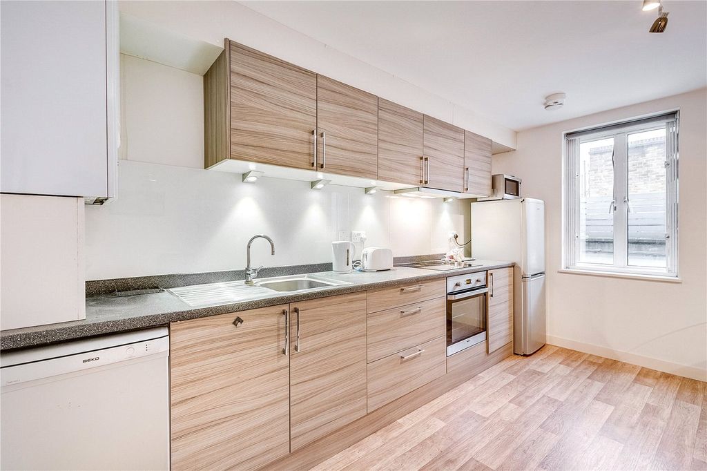 Property photo 3 of 6