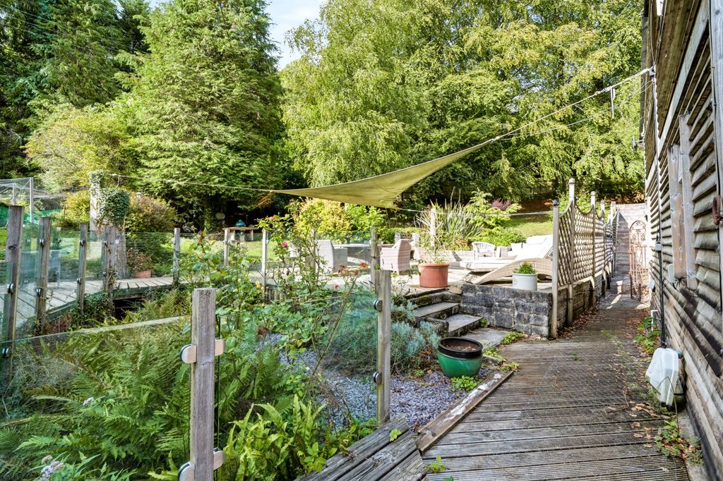 Property photo 3 of 43