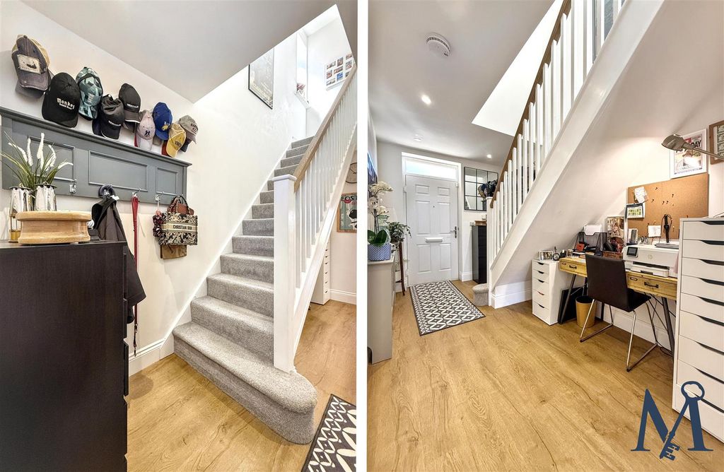 Property photo 2 of 30 Entrance Hall