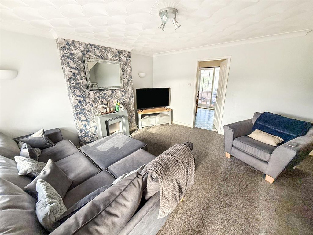 Property photo 2 of 10 Lounge