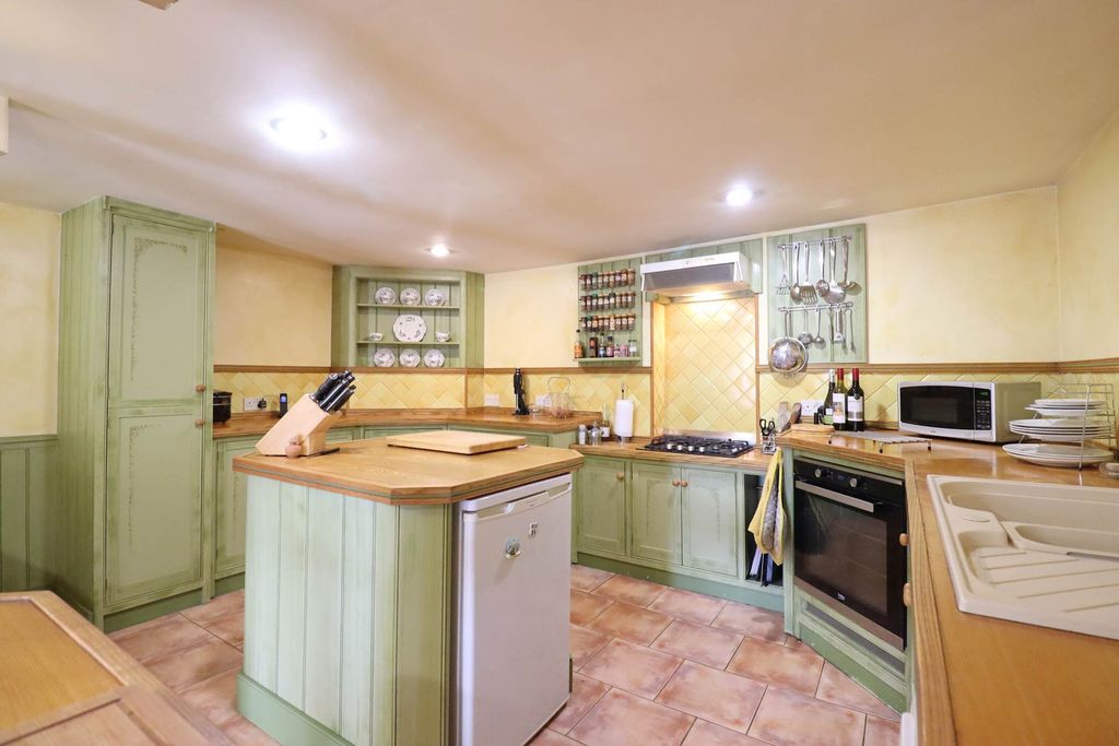 Property photo 2 of 12