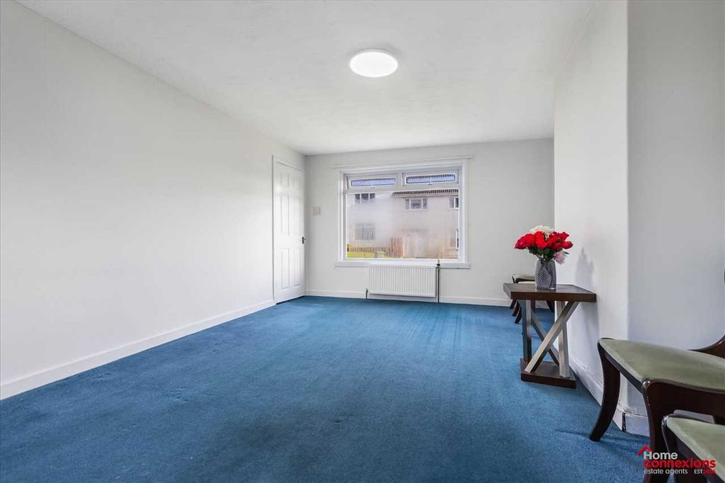 Property photo 2 of 21 Lounge (1)