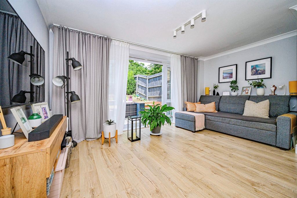 Property photo 2 of 19