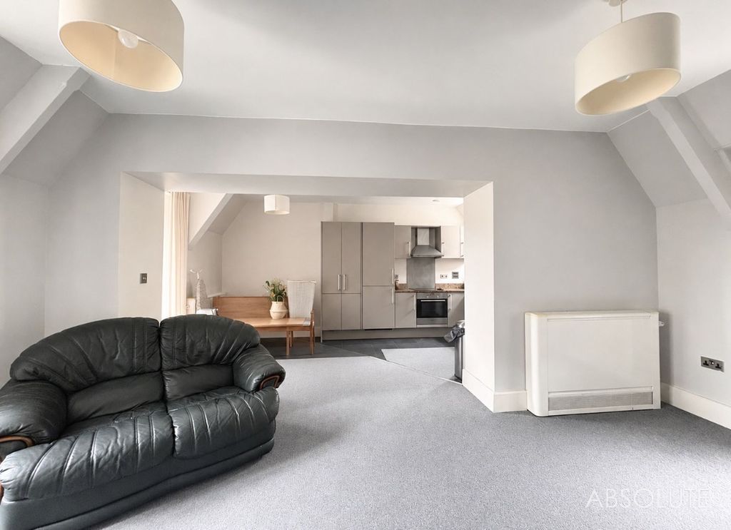 Property photo 2 of 37