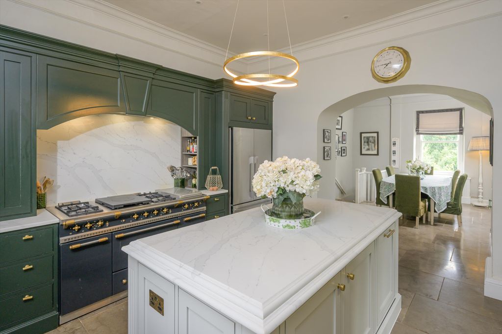 Property photo 3 of 38 Image