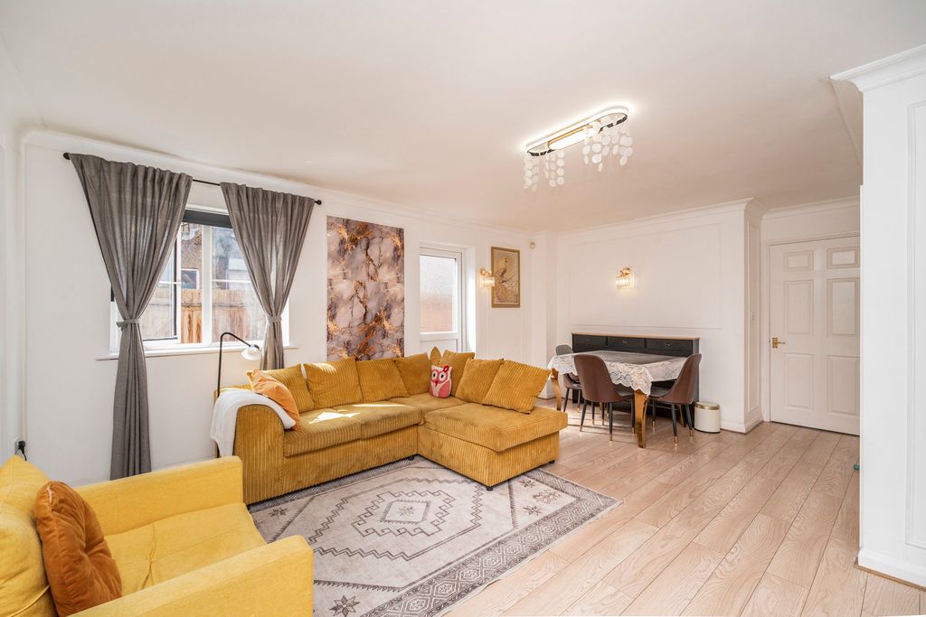 Property photo 3 of 16 Pbox-Img.Jpg