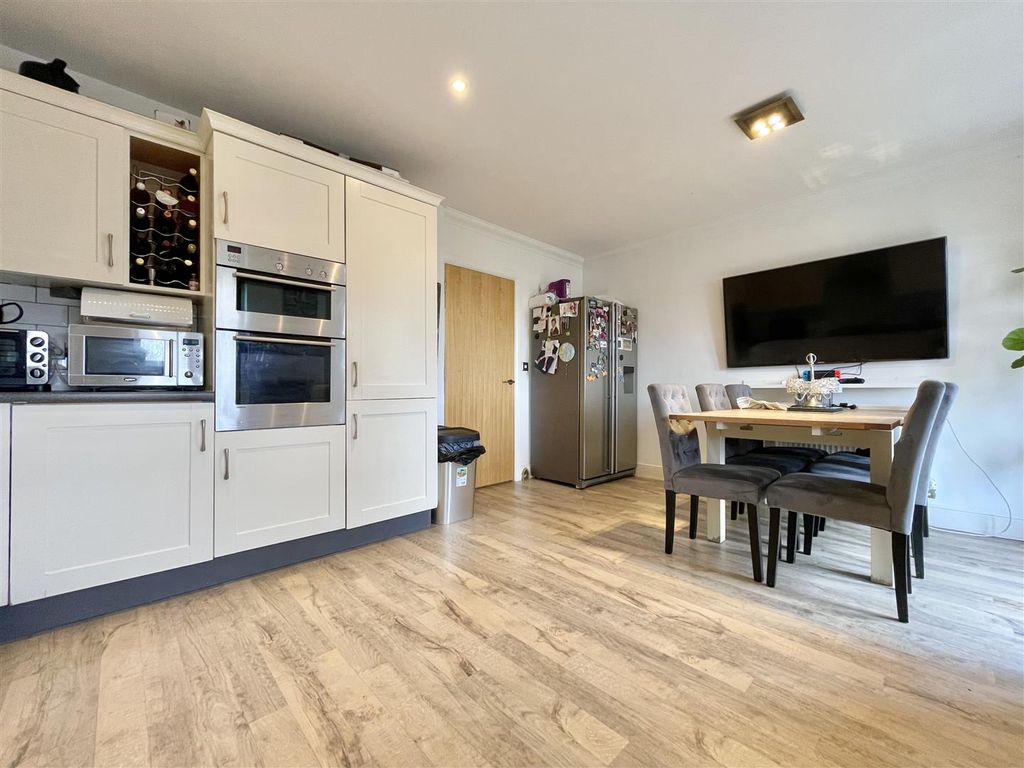 Property photo 3 of 28 Kitchen/ Diner