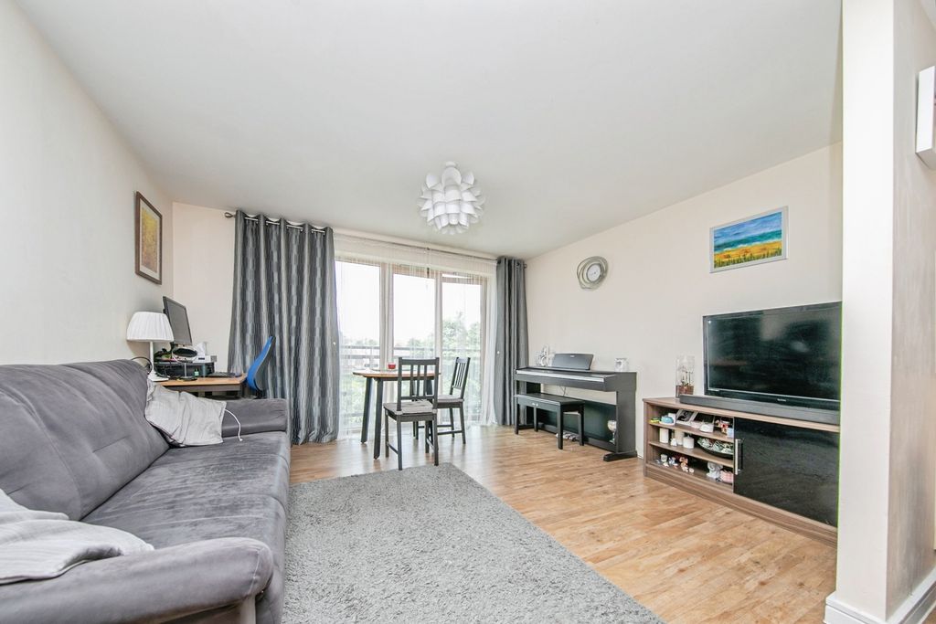 Property photo 3 of 15 Photo