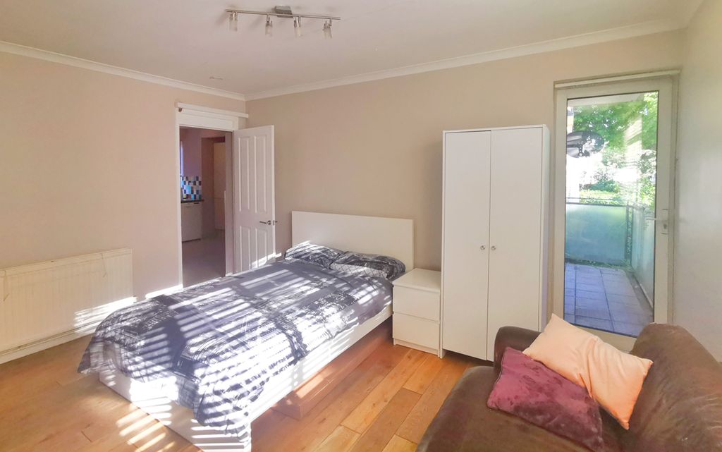 Property photo 2 of 31
