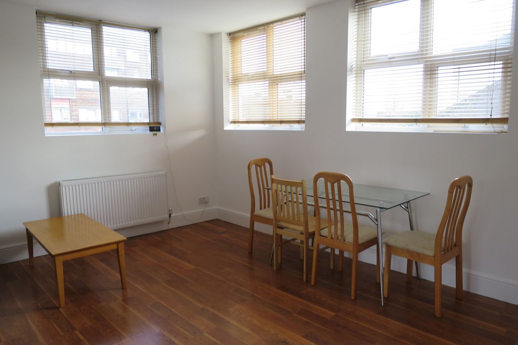 Property photo 2 of 8