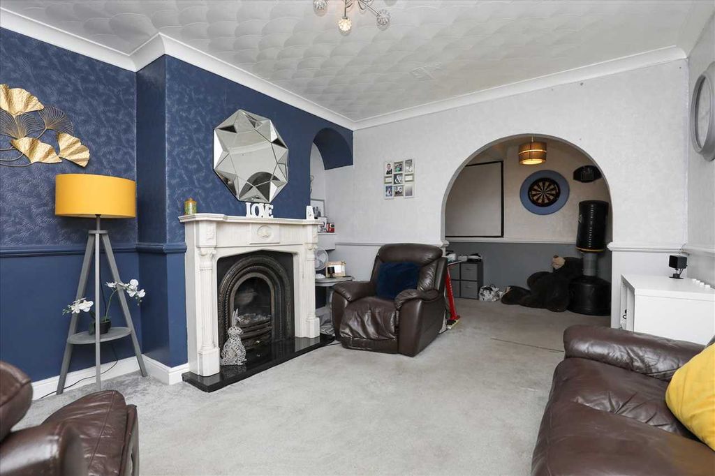 Property photo 2 of 18