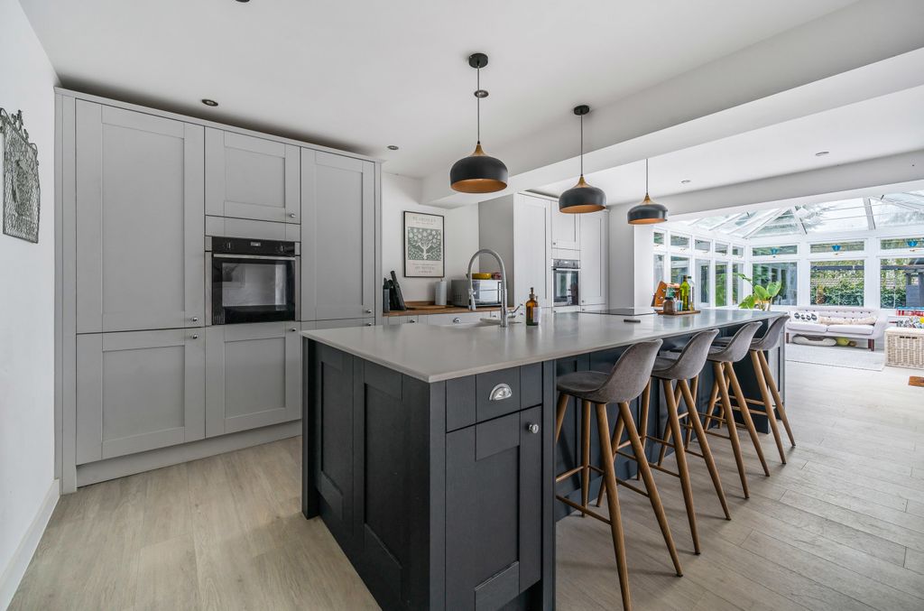Property photo 1 of 17 10547055