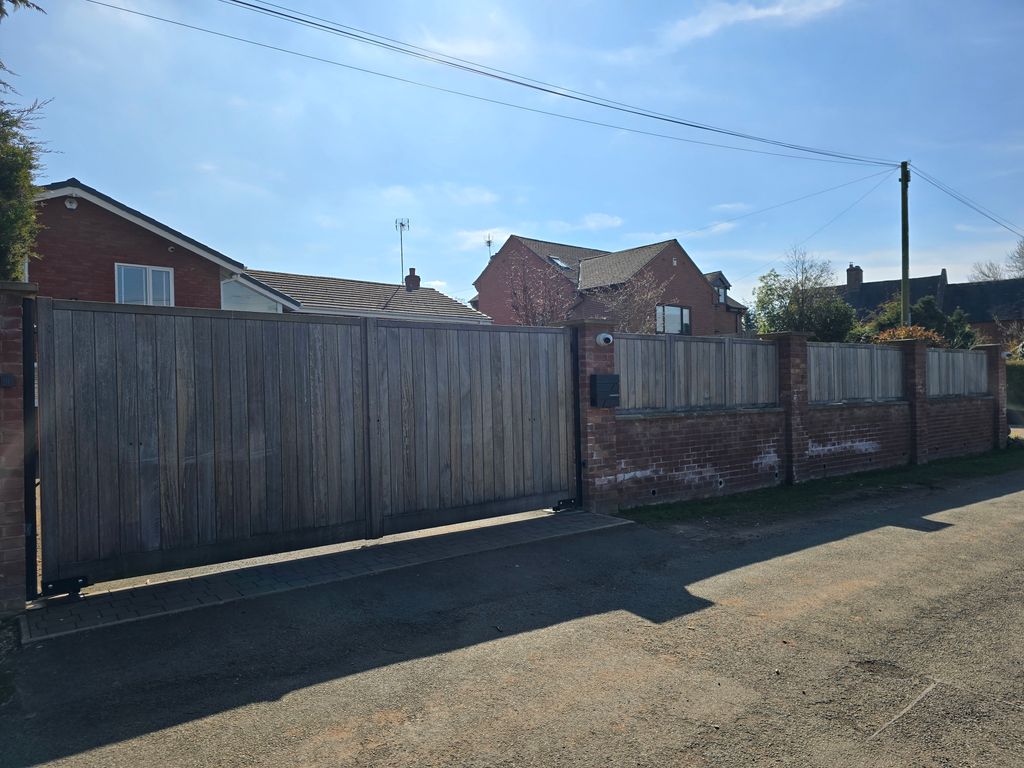 Property photo 3 of 24