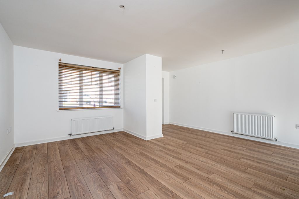 Property photo 2 of 28