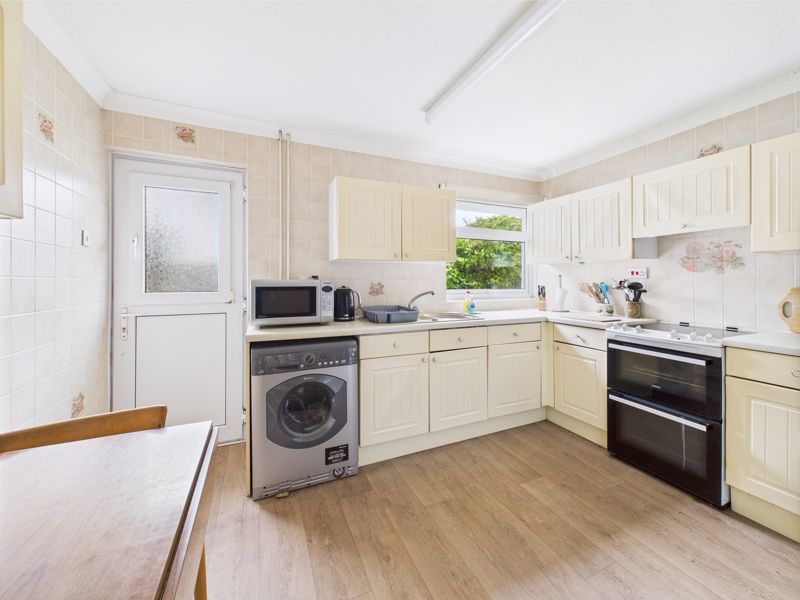 Property photo 2 of 10 Kitchen