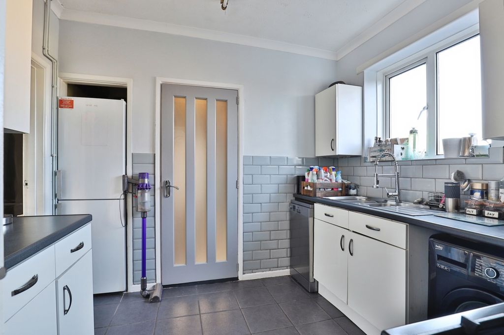 Property photo 3 of 18 Pbox-Img.Jpg